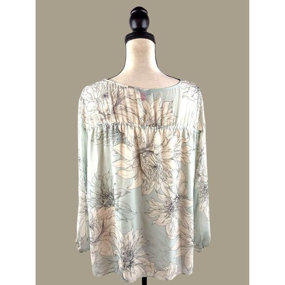 Vince Camuto Light Green and Cream Floral Blouse Size 1X - Picture 2 of 11